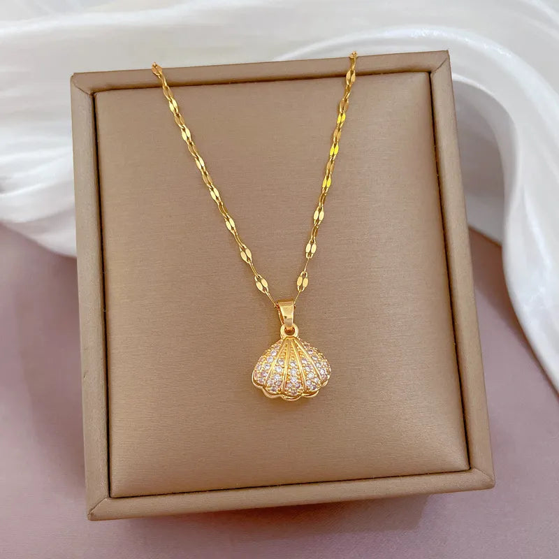 Classic Shell Pearl Necklace: Elegant & Versatile Gift